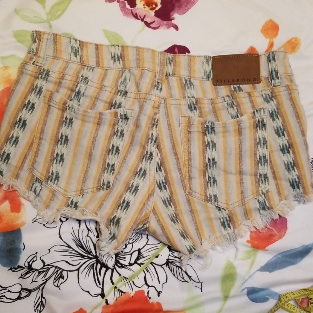 Billabong lite hearted denim shorts - Picture 6 of 7